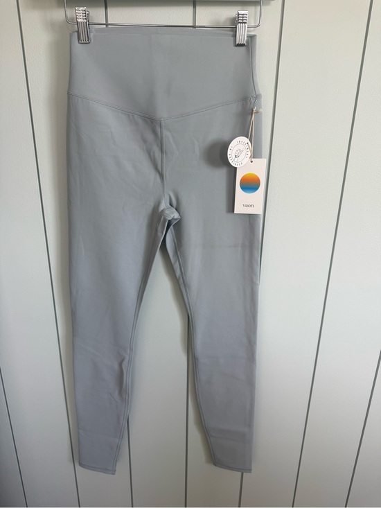 Vuori Pants - New Vuori Chilled Out Leggings in Chalk Blue Size Medium